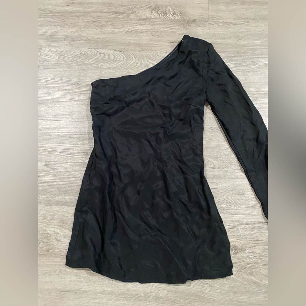 DISSH One-Shoulder Black Long Sleeve Top - Picture 5 of 9